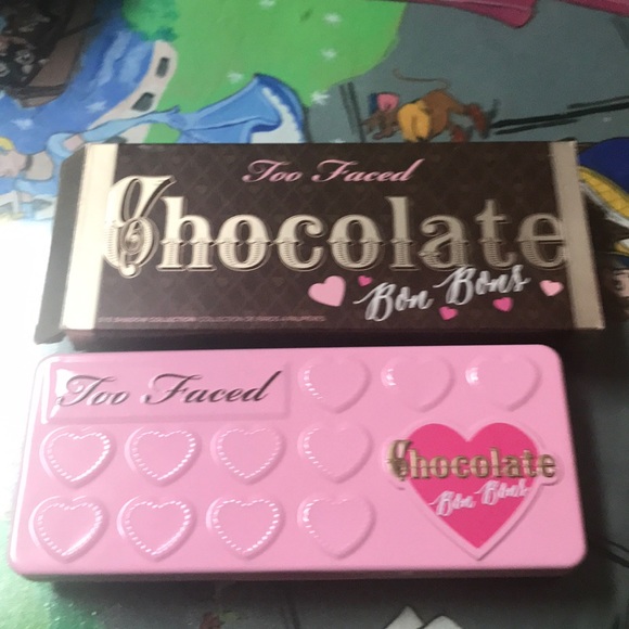 Too Faced Chocolate Bon Bons eyeshadow palette - Picture 2 of 5